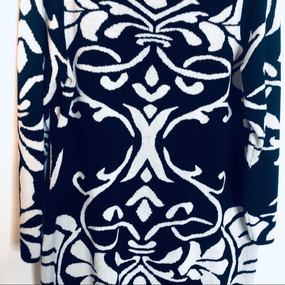 PLUS SIZE Sweaterdress Blue and White Damask Print - Picture 3 of 8
